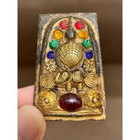 ราคา สมเด็จทรงช้าง ประดับหอย หลังหลังเหรียญ ร 5 ประดับพลอยและเครื่องทองเหลือง กรุวัดพระแก้ว (18822072684)