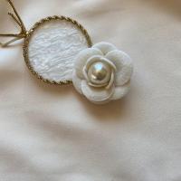 ราคา เข็มกลัดติดหน้าอกรูปดอกคามิเลียสไตล์ชาแนลแบบใหม่เข็มกลัดติดหน้าอกดูแพงติดโบว์ดอกไม้ผูกโบว์แมทช์ลุคง่ายสำหรับผู้หญิงประดับมุกกำมะหยี่ (17331513594)