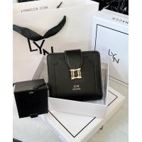 ราคา กระเป๋าสตางค์ ilikebag กระเป๋าสตางค์ใบสั้น ลิน lyn งานแท้Outlet คอลเลคชั่นใหม่ ขนาด 4 5 นิ้ว มี 4 สี ครีม ดำ ม่วง ขาว อุปกรณ์ กล่อง ถุงผ้าแบรนด์ ป้ายราคา (21228657297)