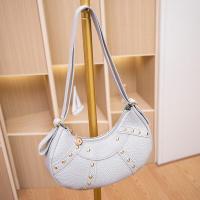 ราคา อินเทรนด์ใหม่เฉพาะกลุ่มตกแต่งด้วยหมุดตอกหมุดสำหรับกระเป๋าทรงเกี๊ยวกระเป๋าสะพายไหล่หนึ่งชิ้น (21010707221)