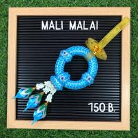 ราคา พวงมาลัยแขวนรถยนต์ พวงมาลัยไหว้พระ ริบบิ้นกากเพชรสีฟ้า (19176460405)