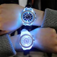 ราคา นาฬิกาสปอร์ตแฟชั่น LED สำหรับผู้หญิงนาฬิกาข้อมือเรืองแสงเจนีวานาฬิกาข้อมือซิลิโคนเรืองแสง12สีสำหรับผู้หญิง (6829994422)