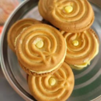 ราคา ขนมอร่อยๆ ขนมปิ๊บ ขนม คุ้กกี้ไส้ครีมกลิ่นทุเรียน แบ่งขาย 500 1000 กรัม ใส่ถุงชิปล๊อค มีหลายขนาดให้เลือก รับประกันใหม่ทุกปิ๊บ (16069408473)