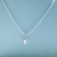 ราคา สร้อยคอพร้อมจี้ตัวอักษร A M เงินแท้925 สร้อยยาว18 นิ้ว สินค้าส่งพร้อมใบรับประกันเงินแท้ กล่อง และถุงผ้า งานสวยวิ้งๆ ให้เป็นของขวัญได้เลย (11174453683)