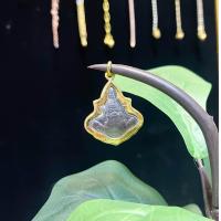 ราคา จี้องค์พระราหู จี้ราหู วัดศีรษะทอง กรอบหุ้มเศษทองแท้ ขนาดเท่าเหรียญ2บาท ใส่อาบน้ำได้ (21318352508)