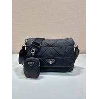 ราคา Prada Padded Re Nylon shoulder bag (21228406062)