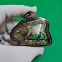 ราคา วัวธนูทองคนองฤทธิ์ หลวงปู่กาหลงเขี้ยวแก้ว รุ่นจักรพรรดิ์นารายณ์ พุทธคุณของวัวมหาปราบนี้จะโดดเด่นไปทางด้านการถอดถอนคุณไสย์ (18347501370)