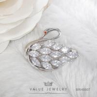 ราคา เข็มกลัด ฝังคริสตัลแท้ทรงเพชรมาคี Marquise Shape ลายหงส์ Swan ขนาดพอเหมาะ เข็มกลัดคนท้อง เครื่องประดับ BRH0007 ValueJewelry (17875253399)