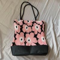 ราคา กระเป๋าผ้าพลีท Pleat Riya Brand (19485983040)