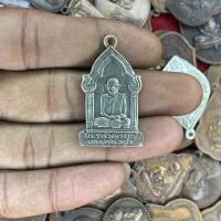 ราคา พระเครื่่อง จี้พระ หลวงปู่ดุลย์ อตุโล จ สุรินทร์ พิมพ์ตู้ไปรษณีย์ ปี2523 พระเครื่อง ยอดนิยม (20570051622)