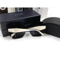 ราคา PRADA แว่นตากันแดด รุ่น SPR16Y F 09Q Black White (21336760196)