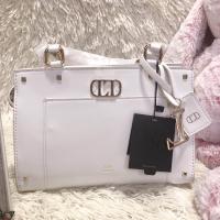 ราคา LYN BAG EST2001 กระเป๋าถือสีขาว มาพร้อมสายสะพายยาว เรียบหรูดูดี ใช้งานได้ 2 แบบ พร้อมส่ง (20547385912)