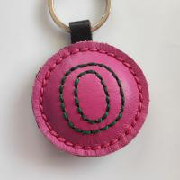 ราคา พวงกุญแจตัวอักษร ABC พวงกุญแจหนังแท้ ใช้ห้อยกุญแจ ห้อยกระเป๋า ทำจากหนังวัวแท้ 100 (17106296640)