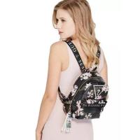 ราคา Guess Factory Woman Shoulder Bag and Backpack แบรนด์แท้ กระเป๋าสะพาย ขนาดกำลังดี มีฐานกว้างตั้งอยู่ทรง (3122126821)