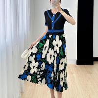 ราคา Issey Miyake 2023 ชุดเดรสใส่แล้วดูผอมสไตล์ตะวันตกของมิยาเกะสำหรับผู้หญิงชุดเดรสยาวจีบคอวีพิมพ์ลายเข้ารูปขนาดใหญ่มีความยืดหยุ่นดูหรูหราสำหรับฤดูร้อน (19876342191)