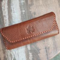 ราคา ส่งฟรี ซองแว่นตาหนังแท้ กล่องแว่นตาหนังแท้ ผลิตจากหนังวัวแท้ ชนิดฟอกฝาด นำเข้าจากอิตาลี (21233015702)