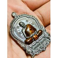 ราคา เหรียญนั่งพาน กองบุญ ปาฏิหาริย์ สร้างมหาเจดีย์ เนื้อทองแดงรมดำ ลงยา ๒๑ หลวงพ่อพัฒน์ วัดห้วยด้วน จังหวัดนครสวรรค์ (21288658551)