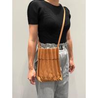 ราคา ME ISSEY MIYAKE รุ่น Trunk Pleats Bag (19472520981)