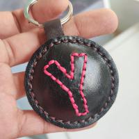 ราคา พวงกุญแจตัวอักษร ABC พวงกุญแจหนังแท้ ใช้ห้อยกุญแจ ห้อยกระเป๋า ทำจากหนังวัวแท้ 100 (17649210094)