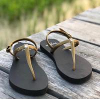 ราคา CHO I CE รองเท้าแตะรัดส้นหญิง ดำรัดส้นทอง เพชร2 รองเท้าแตะยางพารา นุ่ม ใส่สบาย ไม่กัดเท้า (19419642232)