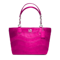 ราคา กระเป๋าถือ COACH แท้ รุ่นหรูจาก Shop หนังแท้จับจีบ สีสวยสดใส มีซิปปิดด้านบน สายหนังประดับโซ่ สวยมาก COACH 20522 MADISON GATHERED LEATHER TOTE Magenta (7144146161)
