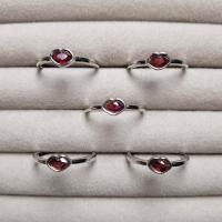 ราคา แหวนพลอยโกเมน ตัวเรือนรูปปาก Garnet ฟรีไซส์ (20694180998)