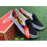 ราคา Vans Old Skool Classic สลิปออนแบบสวม ลายไฟ รองเท้าผ้าใบชายหญิง แบบอินเทรนด์สุดคลาสสิค รับประกันแท้ตรงปก พร้อมกล่องแบรนด์ (18000769739)