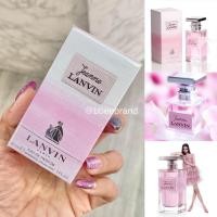 ราคา Lanvin Jeanne EDP 30ml ให้กลิ่นของดอกไม้ผลไม้ เปิดด้วยแบลคเบอรี มะนาว แพร์ ตามด้วยกลิ่นกุหลาบ ฟรีเซีย และกุหลาบ ในขวดแก้วใสประดับด้วยผ้าสีชมพูอ่อนหวาน (20151482602)