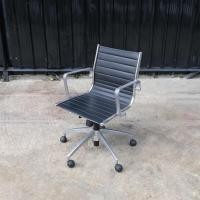 ราคา เก้าอี้ทำงานเบาะหนัง โครงเหล็ก เก้าอี้สำนักงาน เบาะหนังสีดำ (20886999918)