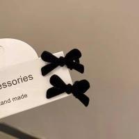 ราคา 4ชิ้นโบว์กำมะหยี่หวานกิ๊ฟหนีบผมผู้หญิงตัวเล็กๆขนาดเล็กของเด็กผู้หญิงโบว์กำมะหยี่สีแดงกิ๊บติดผมปิ่นประดับผม (21213002377)