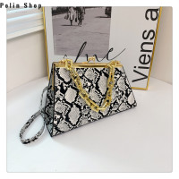 ราคา กระเป๋าสไตล์ย้อนยุคแฟชั่นสำหรับผู้หญิงลายหนังงูเทรนด์ใหม่สำหรับฤดูร้อนใน2022กระเป๋าสะพายข้างเนื้อโซ่คล้องกระเป๋าถือ (20534335400)