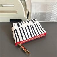 ราคา Free shipping Estee Lauder black and white canvas eyelash brush embossed portable cosmetic bag storage bag mini small coin purse (17197340599)