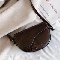 ราคา กระเป๋าสะพายข้าง ทรงโค้ง กระเป๋า ผู้หญิง กระเป๋าหนัง สายหนัง B020 86 105 (12871950362)