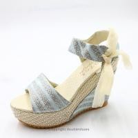 ราคา รองเท้าคัทชูแฟชั่น ส้นตึกสูง 4 นิ้ว เปิดหัว แต่งกลิตเตอร์ ไซส์ 35 39 (10169995759)