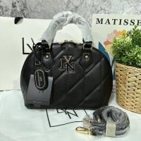 ราคา Lyn ทรง โดม ขนาดฐาน 9 นิ้ว ตัวกระเป๋ากว้าง 11 นิ้ว สูง 7 นิ้วไม่รวมหูจับ สินค้าOutlet (20347158358)