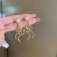 ราคา แหวนต่างหูเงินชุบทองแท้สำหรับหูโบว์ติดมุกลูกไม้ฝรั่งเศสสีอ่อนหูสีแดงต่างหูแบบเดียวกันสำหรับศาลต่างหูสไตล์โบฮีเมียนสีแดง (20488469274)