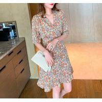 ราคา ชุดเดรสสีน้ำตาล คอวี ลายดอก กระโปรงปลายเฉียง (7418031146)