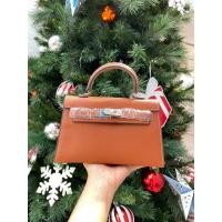 ราคา ส่งฟรี กระเป๋าหนัง PU Mini 22 cm Epsom Leather กระเป๋าสะพาย กระเป๋าสะพายข้าง กระเป๋าถือ พรีเมียม งานเนียบ สวย ใช้ได้ทุกวัน แฟชั่นสไตล์แบรนด์เนม (20526517837)