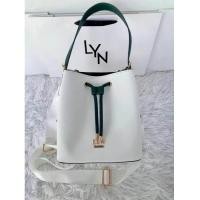 ราคา กระเป๋าถือทรงจีบ LYN BUCKET สีทูโทนใบใหญ่จุของได้เยอะ (21104123142)