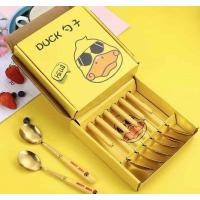 ราคา พร้อมส่ง ช้อนเป็ดเหลือง ชุดเซทเป็นกล่อง 1 กล่องมีช้อน 6 คัน เป็นช้อนสแตนเลสสีทอง ช้อนกาแฟ (15786603083)