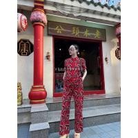 ราคา ชุดตรุษจีน กี่เพ้า เซตเสื้อกี่เพ้ากระดุมหน้าพิมพ์ลายกราฟฟิก ลายออกแบบเฉพาะ แมทช์คู่กับกางเกงขายาวทรงกระบอก (21305109137)