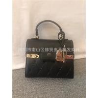 ราคา In stock LYN ACCS 2022 สไตล์ใหม่ตกแต่งหมุดกระเป๋า Kelly แบบพกพากระเป๋าสะพาย ขนาดกลาง instock (15762892950)