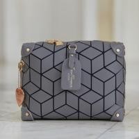 ราคา Coco london กระเป๋าถือ สะพายไหล่ สะพายข้าง ทรงกล่อง สายยาว 1 เส้น หนัง Safiano อะไหล่ทอง สายโซ่ Milada (21307868404)
