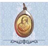 ราคา จี้เหรียญพระบาทสมเด็จพระเจ้าอยู่หัว รัชกาลที่9 เนื้อทองฝาบาตร พร้อมเลี่ยมกรอบสแตนเลสแท้ (10210721097)
