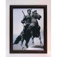 ราคา กรอบรูปภาพพระนเรศวรทรงม้า ภาพเก่าหายากภาพเคลือบฟีล์มเย็นลามิเนตอย่างดีสามารถใช้ผ้าชุบน้ำเช็ดทำความสะอาดได้ สินค้ามีลิขสิทธิ์ห้ามลอกเลียนแบบ ใส่กรอบลายไม้ ขนาดภาพ15X20นิ้ว (586112251)