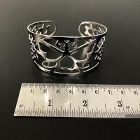 ราคา กำไล เลสข้อมือ งานฉลุลายผีเสื้อ Snless steel Bracelet บริการเก็บเงินปลายทาง (16005270068)