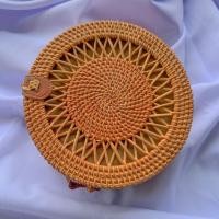 ราคา กระเป๋าหวาย ทรงกลม สะพายข้าง หวายอินโด (11663662079)