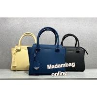ราคา Charles Keith Structured Trapeze Bag กระเป๋าถือ มีสายยาวสะพายข้าง (16327280972)