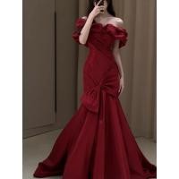 ราคา ชุดพิธียกเหล้าเจ้าสาวชุดเดรสออกงานงานหมั้นสีแดงระดับไฮเอนด์หรูหราเบาๆเก็บเอวลากพื้นเกาะอกชุดเดรสปาดไหล่ (21263199914)