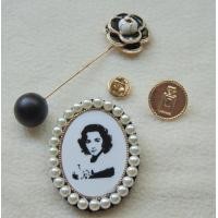 ราคา เซตเข็มกลัด เข็มกลัดเซต พินชุด 3 ชิ้น เข็มกลัดวงรีภาพวินเทจล้อมมุก, pin ก้านยาวดอกคามิเลียสีดำขอบทอง, pinเหรียญทองภาพขวดน้ำหอม งานเกาหลี สวยงาม 3 pieces colleciton brooch and pin with vintage oval sha